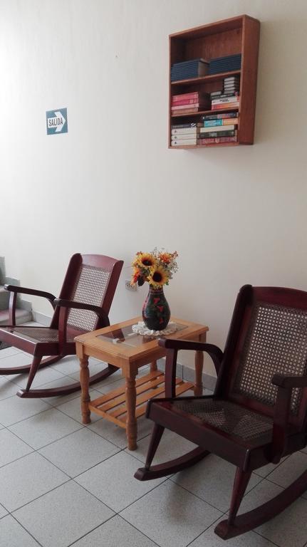 Hostal El Colibri Икитос Экстерьер фото