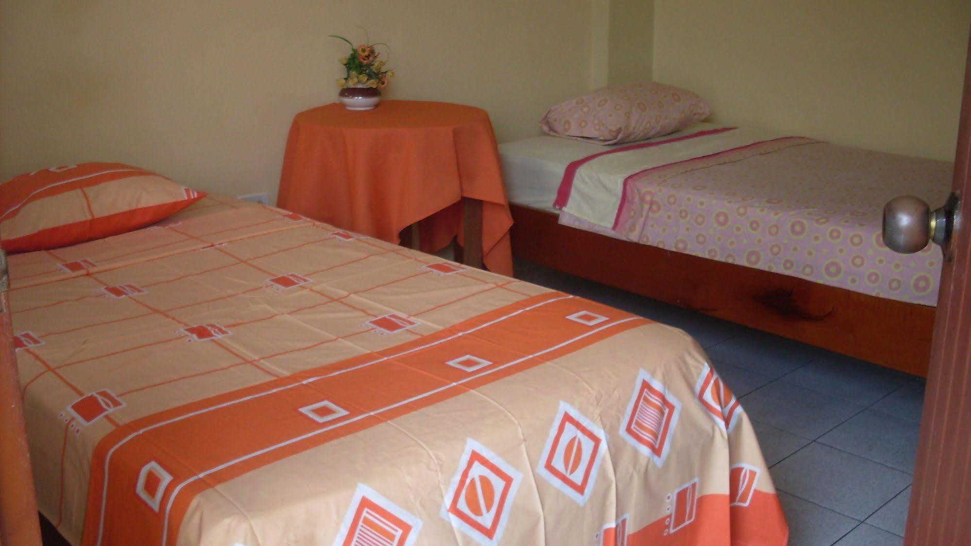 Hostal El Colibri Икитос Экстерьер фото