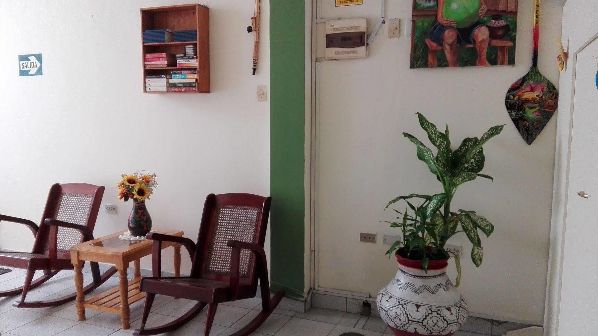 Hostal El Colibri Икитос Экстерьер фото